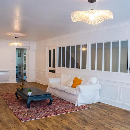 Les Contemporains Apartment *