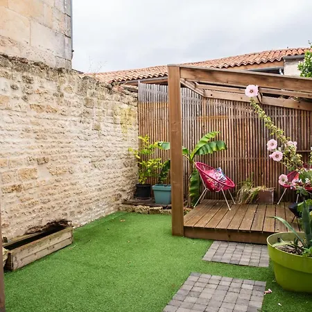 Les Contemporains Apartment *